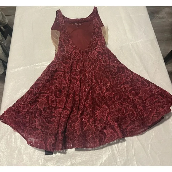 La Femme NEW NWT Boysenberry Lace Fit & Flare Cocktail Dress Size 10 - Picture 6 of 9